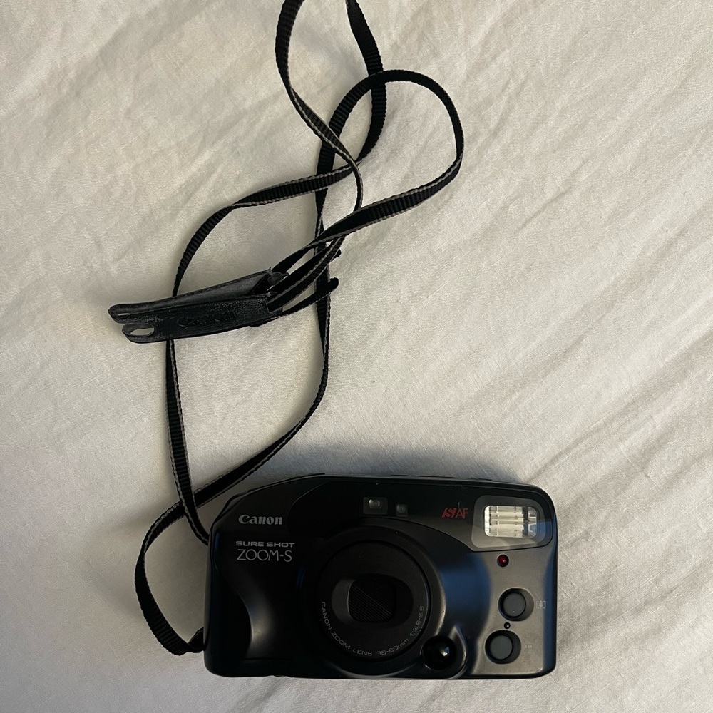 Vintage Canon Sure Shot ZOOM-S 35mm Film Camera Zoom Lens 38m